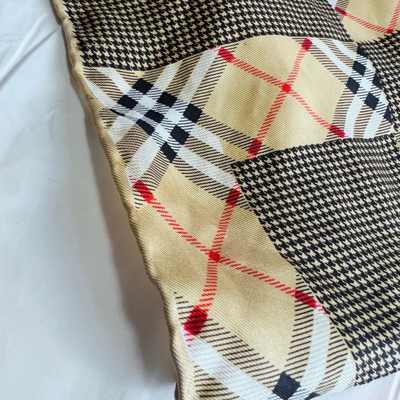 100% Authentic Burberry Check Silk Scarf - Picture 8 of 11